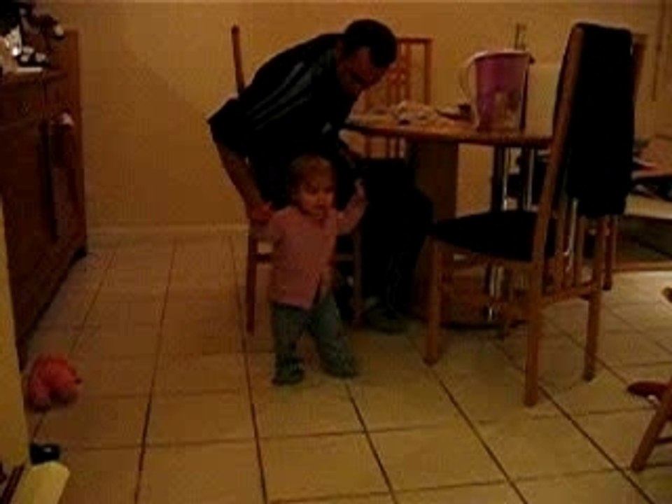 1ers pas Loélia J3!!!