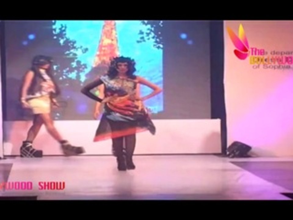 Ravising Babes Sizzles On The Ramp