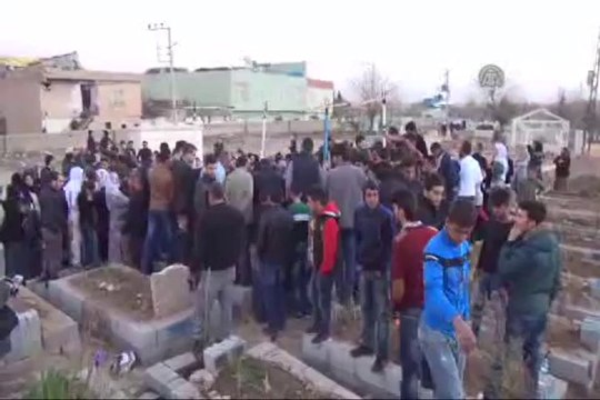 Ses geliyor diye mezarı açtılar