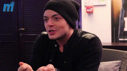 Kev Adams - J'aime signer des autographes