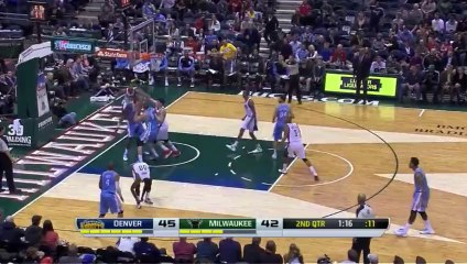 O.J. Mayo tente la défense en faisant ses lacets