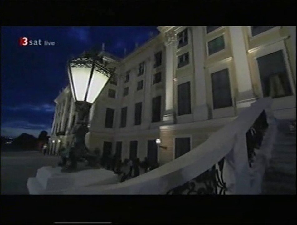 W. A. MOZART: Eine kleine Nachtmusik (0:17 HD)