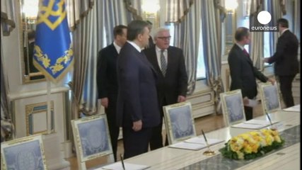 Ukrayna'da krizi bitirmek için ilk imzalar atıldı