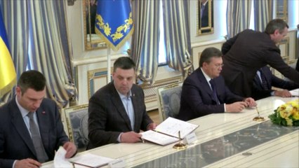 L'opposition ukrainienne et le président Ianoukovitch signent un accord de sortie de crise