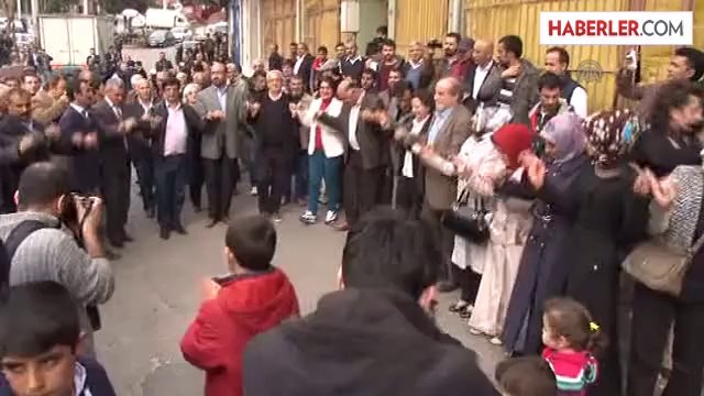 Ertuğrul Kürkçü, İzmit'te seçim irtibat bürosunun açılışına katıldı -