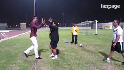 Fantastico duetto di palleggi tra Van Persie e Maradona