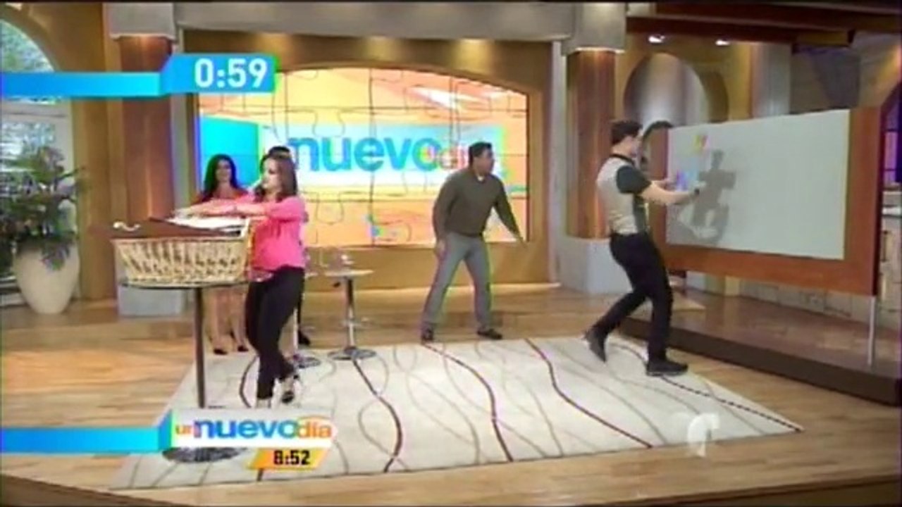 Diogo plays the puzzle game on Un Nuevo Dia