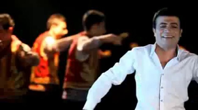 AnaSesli.com ReLaXx(((( [~`.Mc-KaDoQo.´~] SENİN GÖTÜNÜ SİKERİM YAVŞAK...SEN KİMSİN LANNN DÜMBÜK YALAKA SENİ