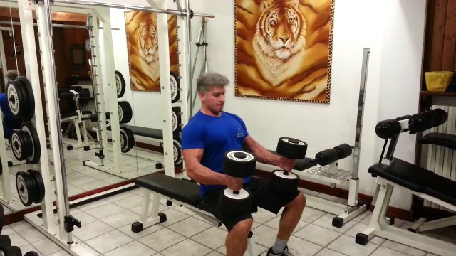 PETTORALI: Distensioni con Manubri su Panca Piana di Roberto Eusebio