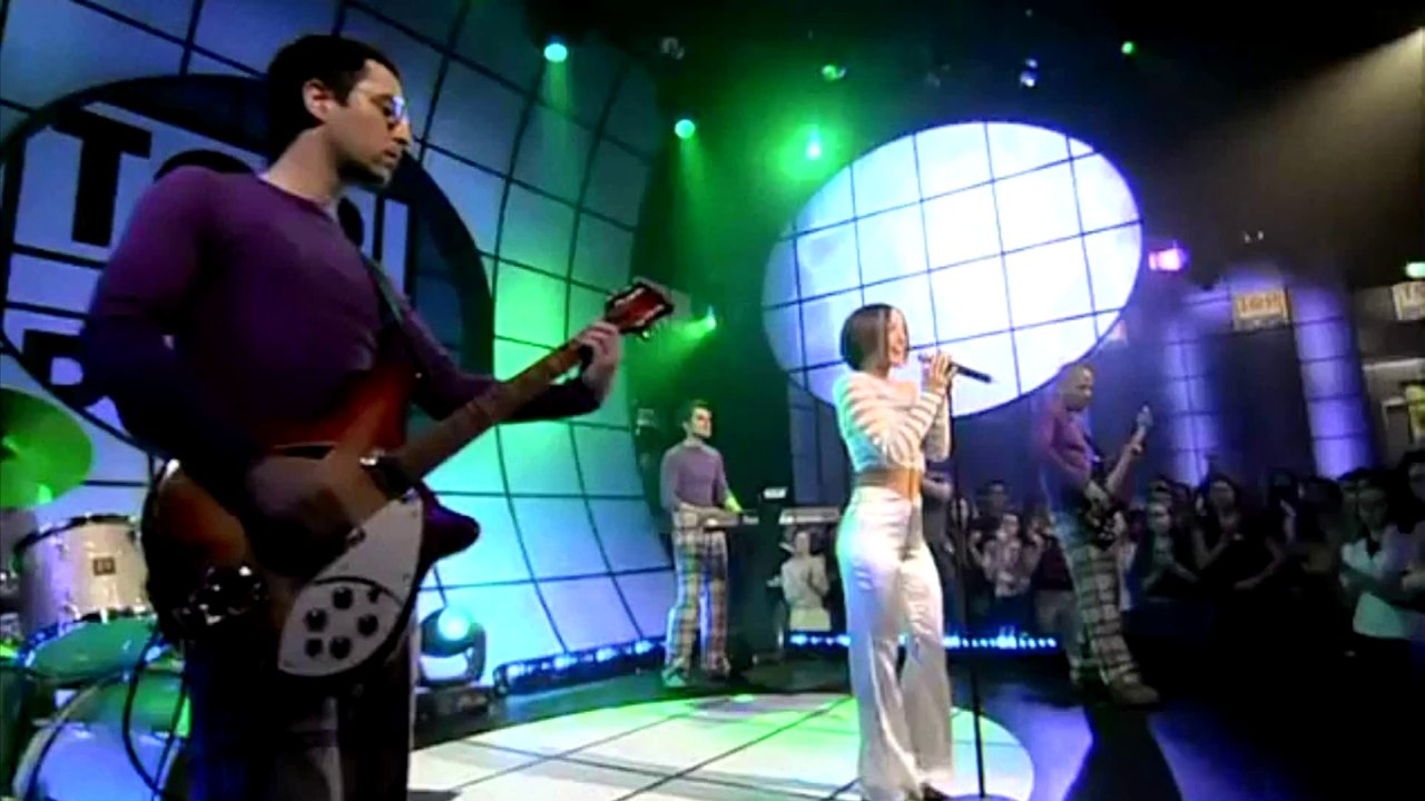 Alizée - L'Alize Live Top of the Pops Germany 06-04-2002 HQ Audio HD
