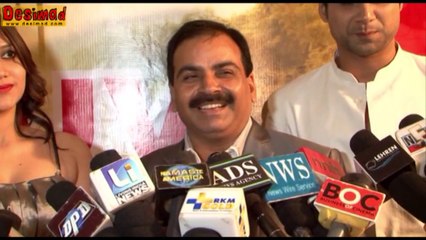 Hot girl CAUGHT showing her PANTY !