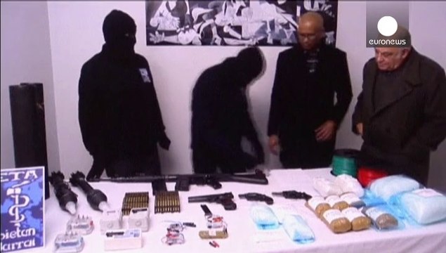 Las autoridades españolas consideran insuficiente el desarme de una pequeña parte del arsenal de ETA