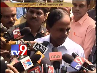 KCR meets Sonia, thanks her for Telangana