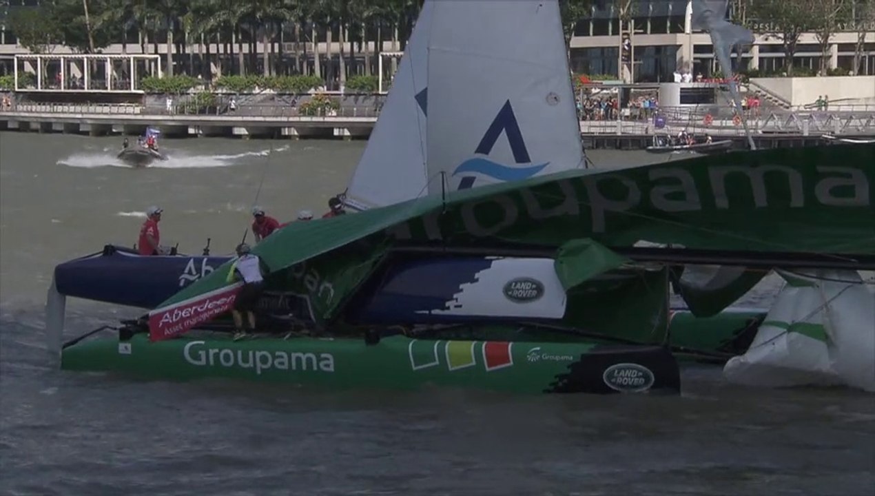 Extreme Sailing Series : Groupama (Cammas) crashed by Team Aberdeen Singapore (Moloney)