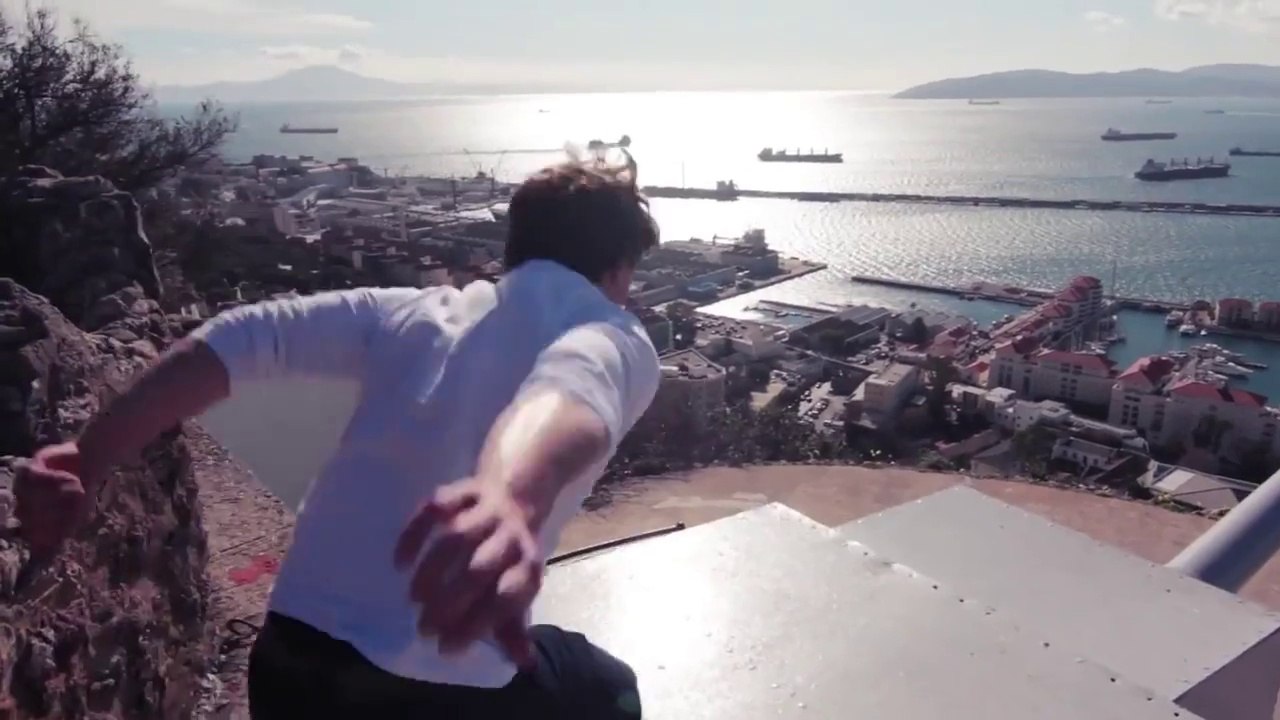 Compilation de Parkour et Freerunning 2014 - Dingue!