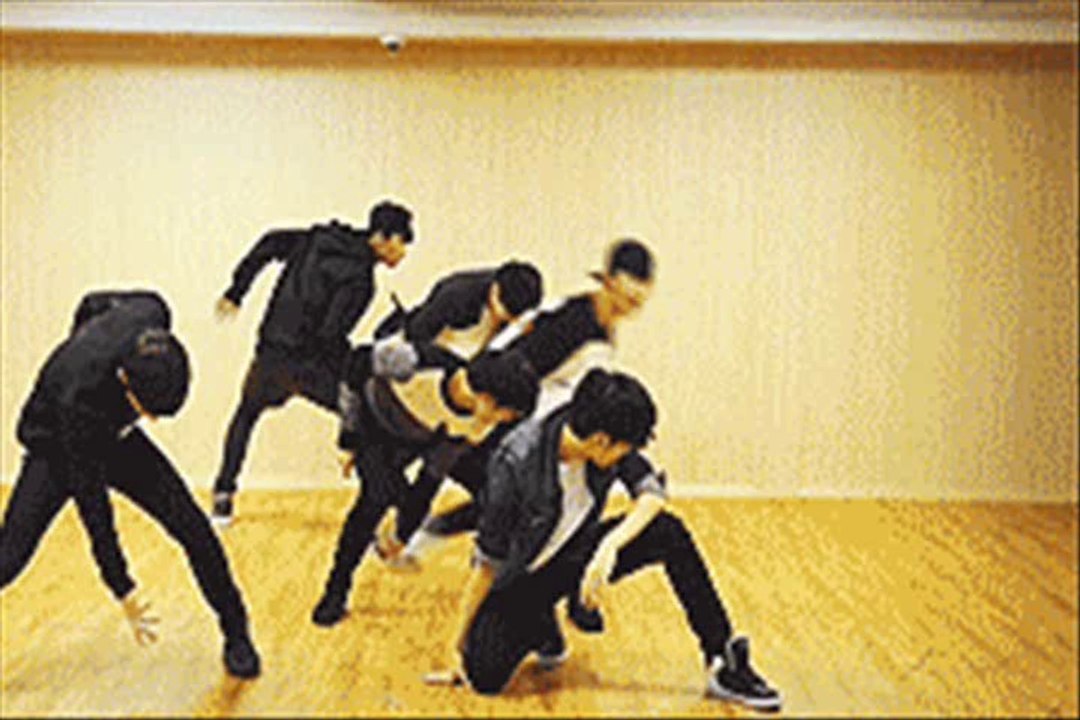 VIXX - TURN AROUND AND LOOK AT ME