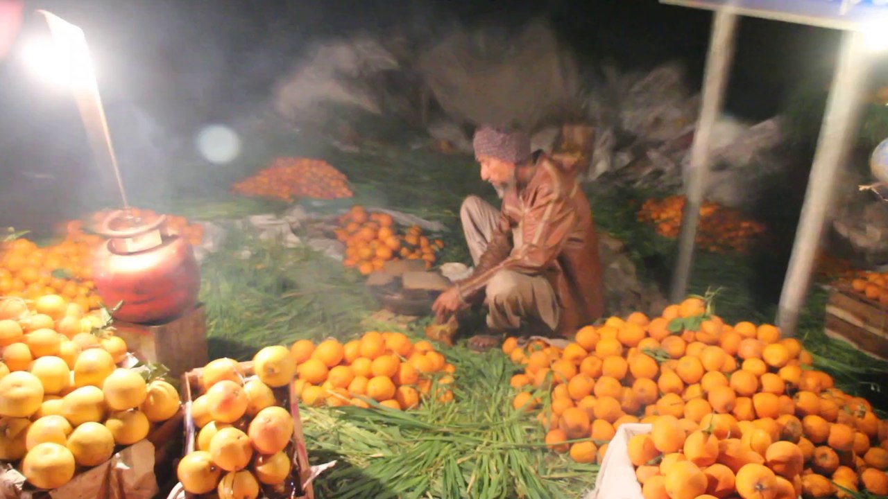Kinno selling point at Night on near Bhata Chock Lahore 22 Feb 2014 Pakistan