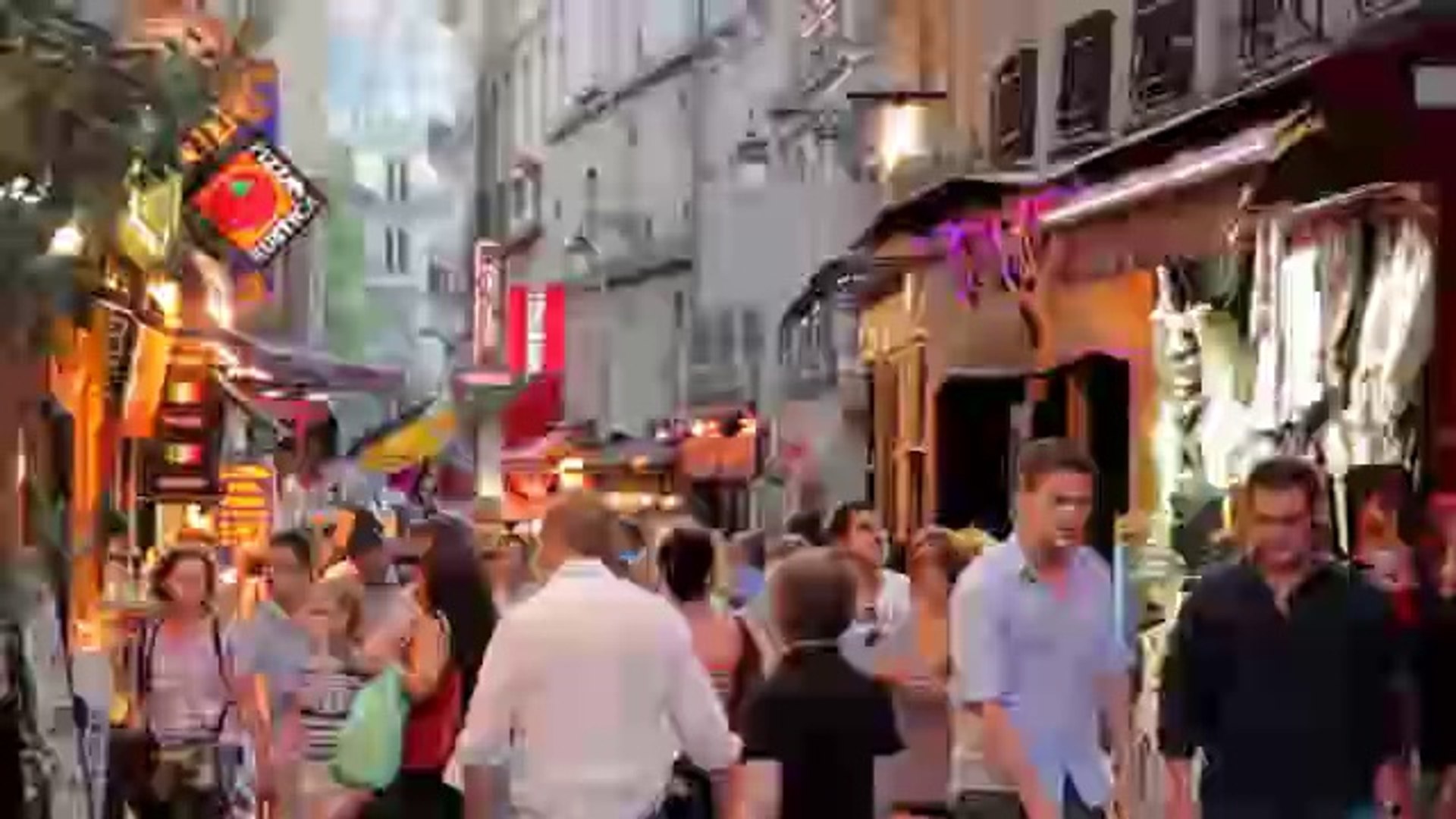 ⁣Paris Travel Guide