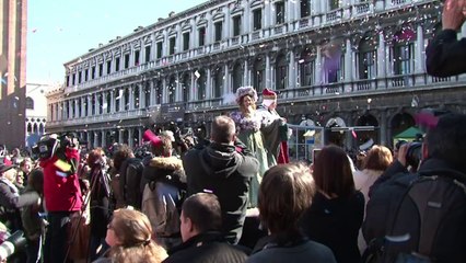 "Vuelo del ángel" abre Carnaval de Venecia