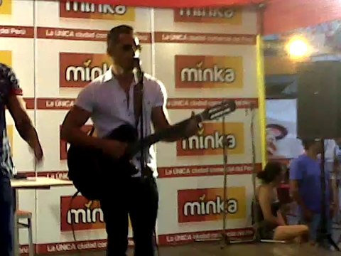 Nikko Ponce cantando su Tema Te Pagaré con Amor en Mínka