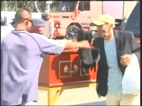 Mendigo Rouba Caixão - Pegadinha Programa Silvio Santos