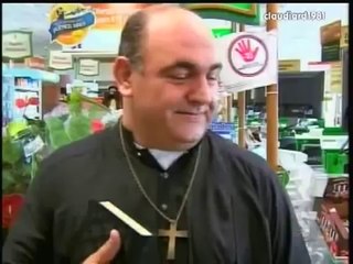 Padre Compra Camisinhas - Pegadinha Programa Silvio Santos