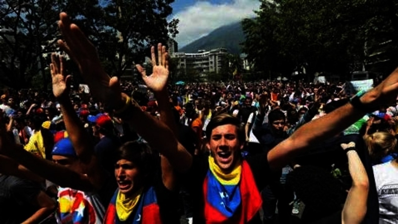 Venezuela students call for change