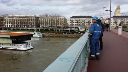 Rouen : le Pont Mathilde descend la Seine pour réparation (partie 2)