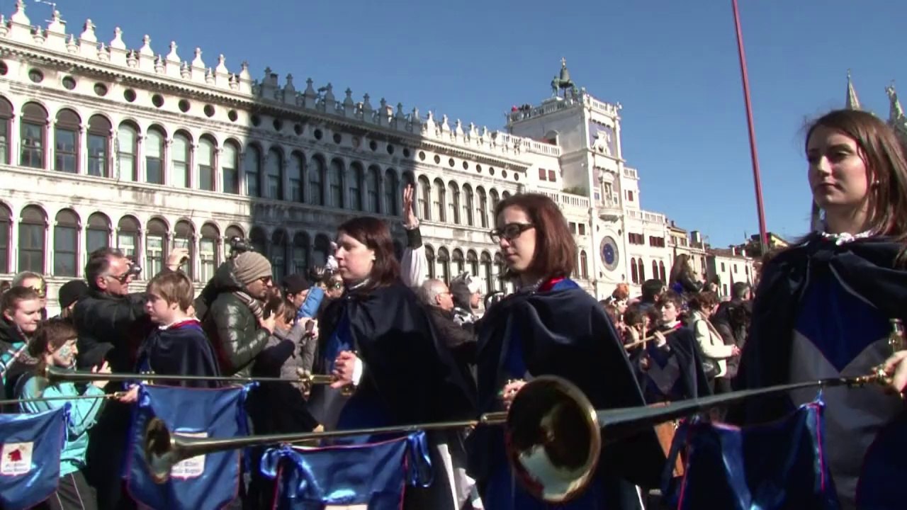 Engelchen, flieg: karneval in venedig gestartet