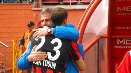 Cenk Tosun Hamza Hamzaoğlu'na başarılar diledi