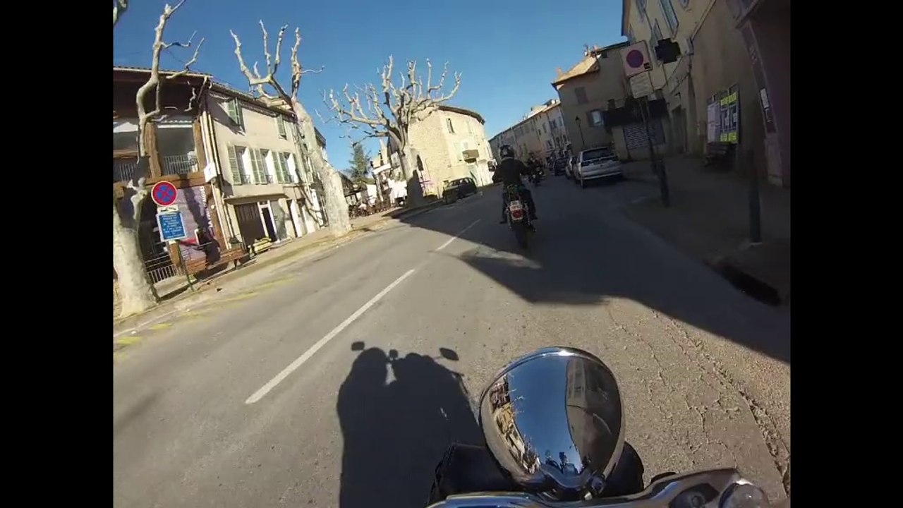 arrivée a la tour d' aigues