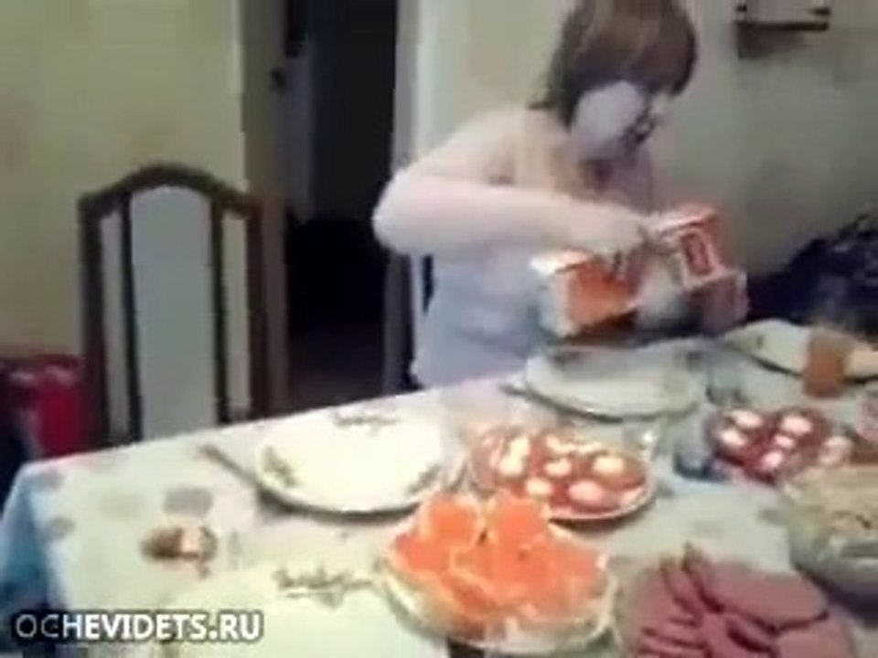 How not to open a champagne bottle... FAIL!