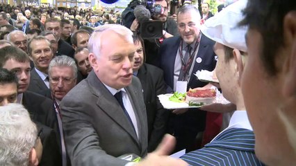 Ayrault pour une agriculture performante économiquement et écolo