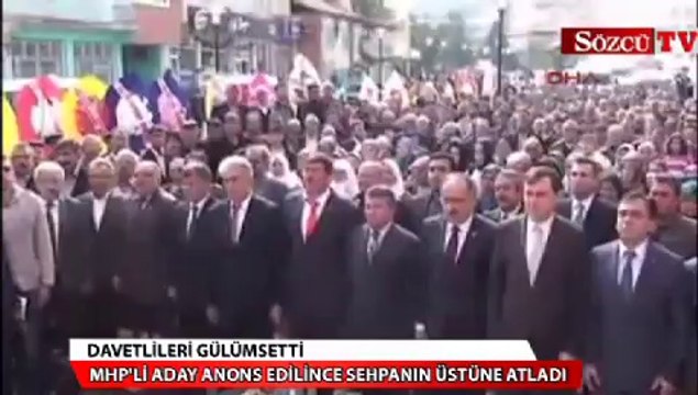 MHP'li aday adı anons edilince sehpadan atladı