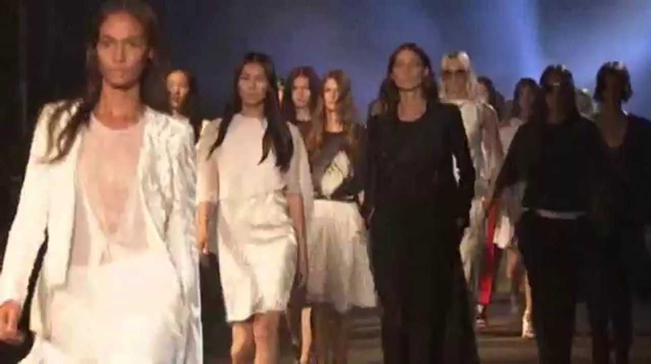 Sits Front Row at Prabal