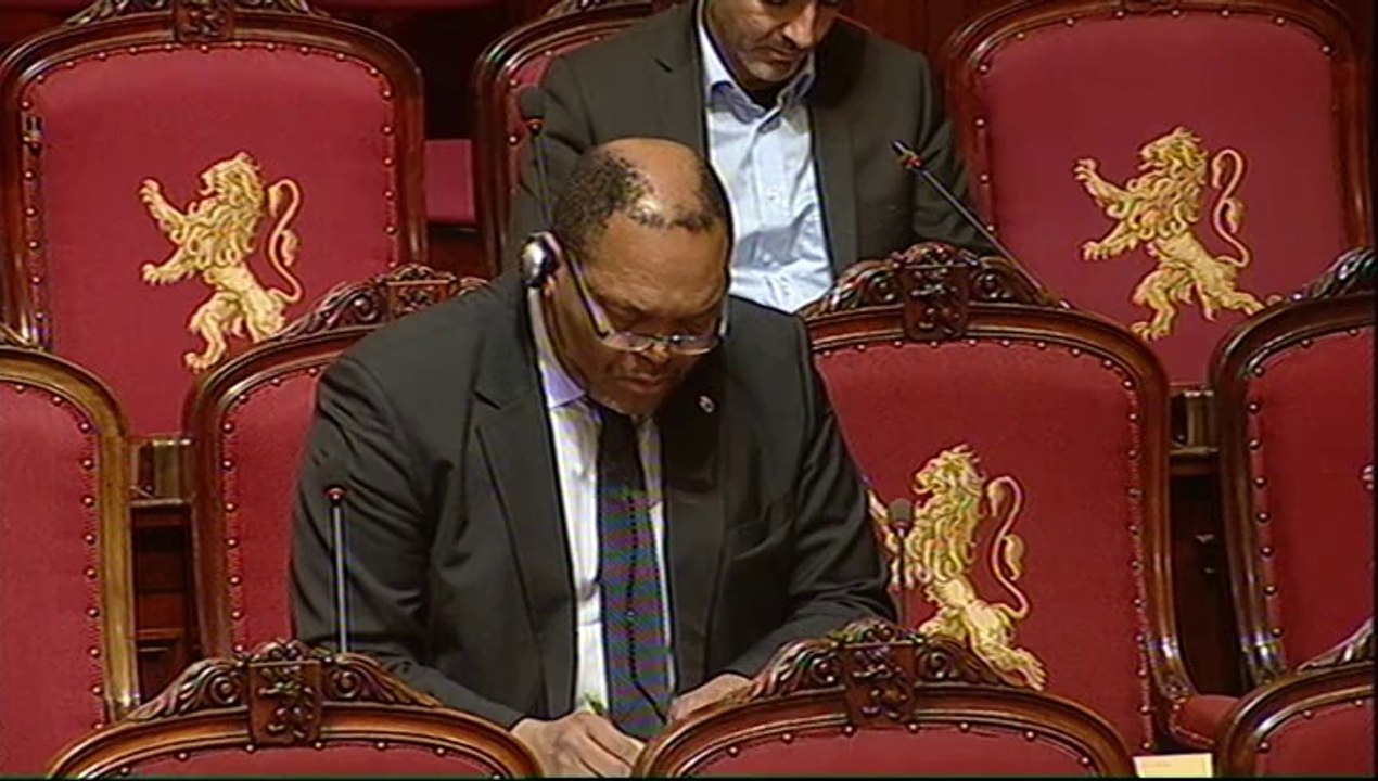 Bertin Mampaka vs Maguy Deblock:"Est-il normal que le CPAS utilise les informations publiées sur Facebook pour couper l'aide social aux plus demunis?"