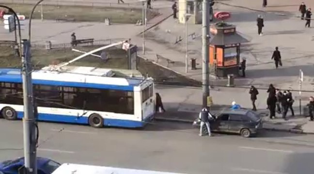Unlucky Russian Driver trying to start a car with a trolleybus Epic towing fail