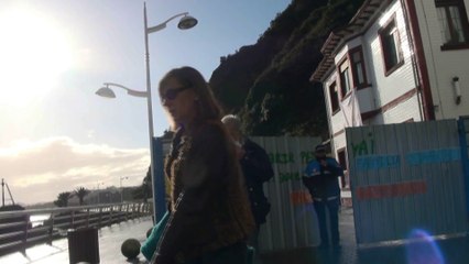 Desalojada familia afectada por argayo Paseo Marítimo Candás