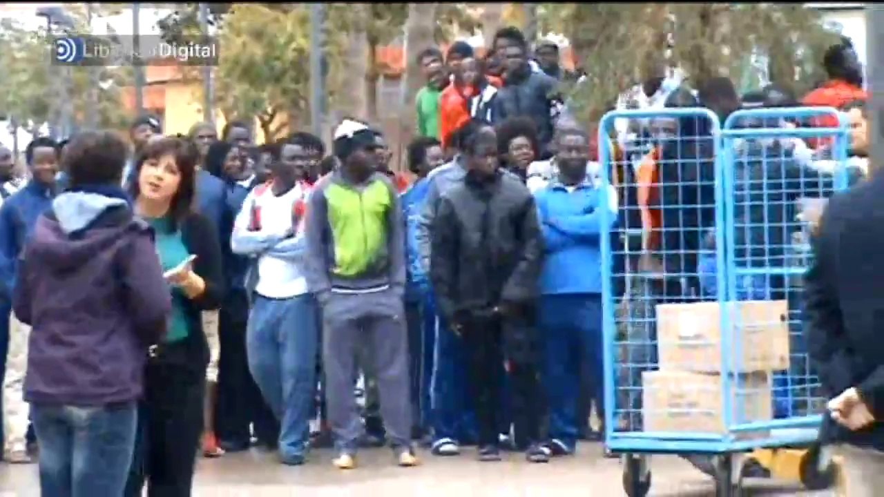 Un centenar de inmigrantes llegan a Melillas tras saltar la valla