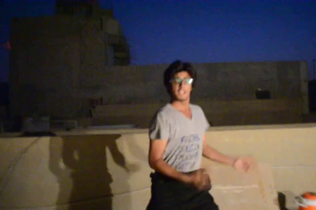 Lungi Dance by ( Hamza Kamran )