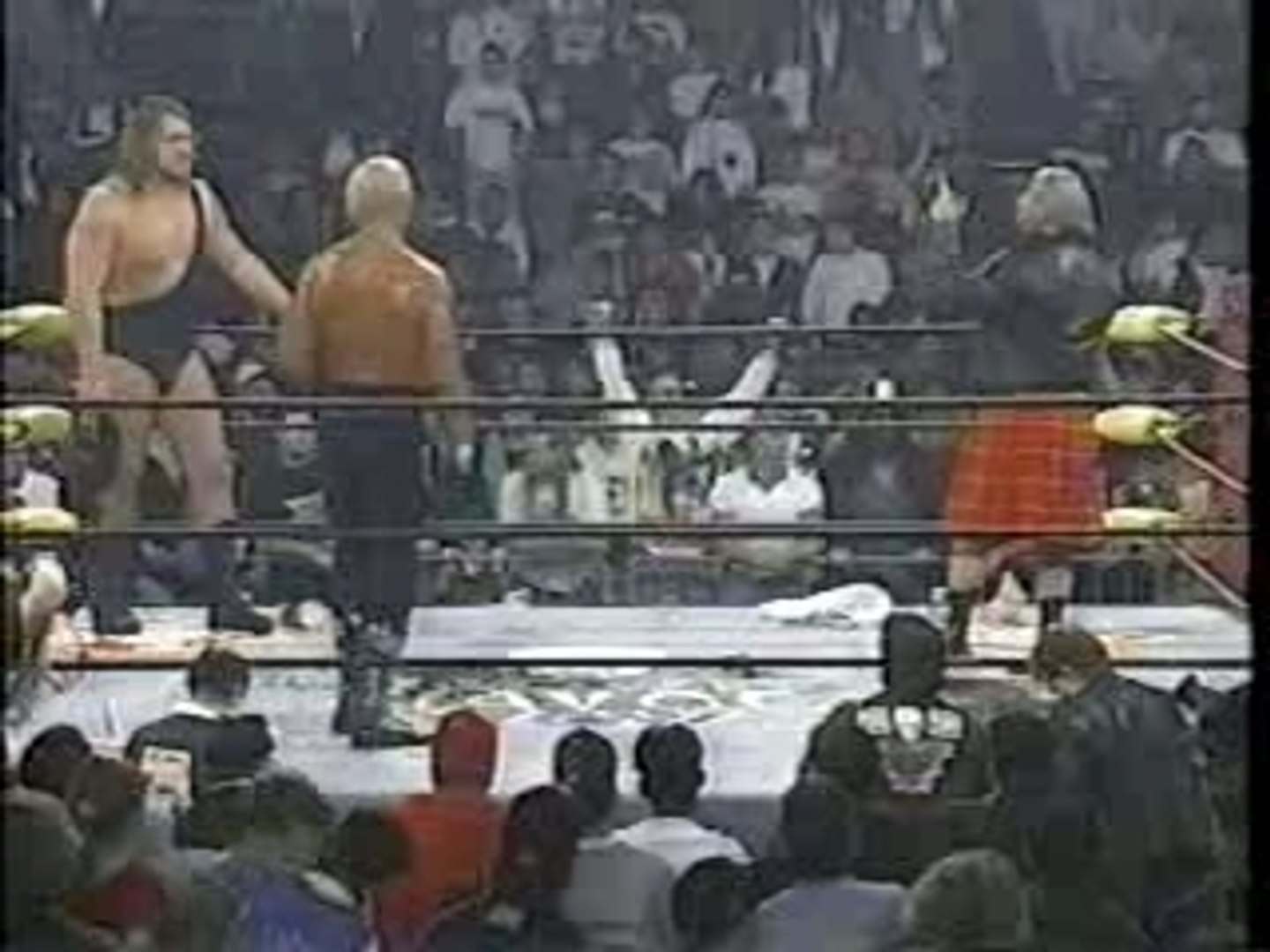 ⁣Roddy Piper Confronts Hogan