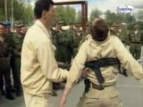 Technique d'un instructeur russe pour immobiliser un prisonnier