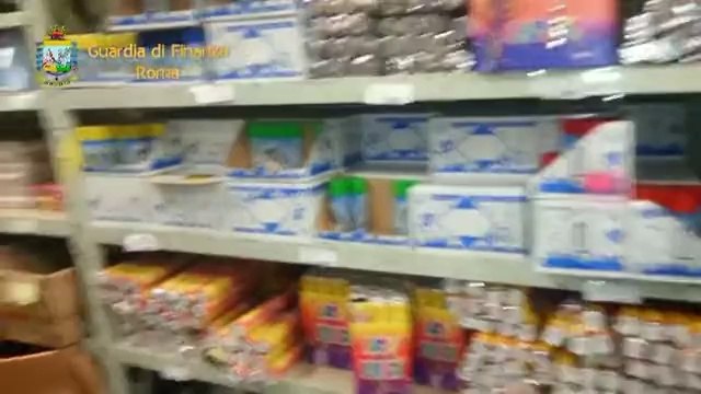 Roma - Operazione Carnevale sicuro - Sequestrati oltre 2 milioni di abiti e maschere (24.02.14)