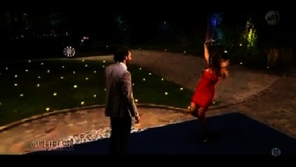 Une prétendante du "Bachelor"  a failli tomber lors de son entrée !