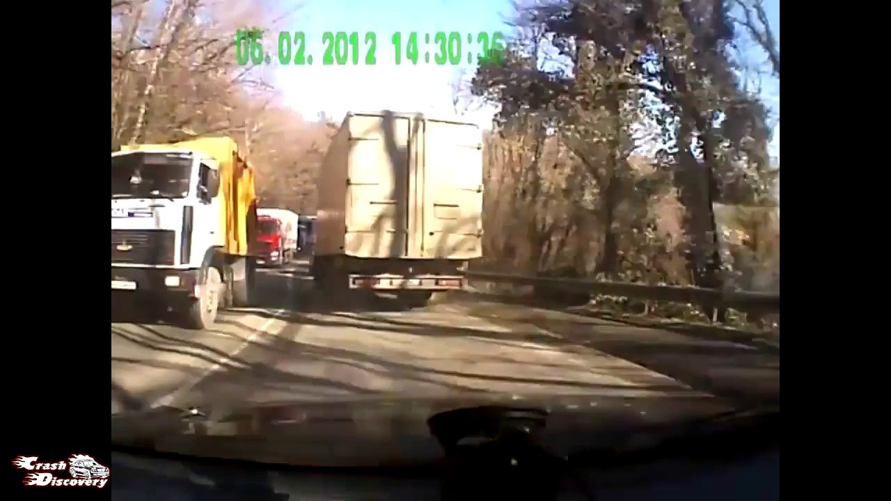 Les pires accidents de camion et voiture... grosse compilation de crash!