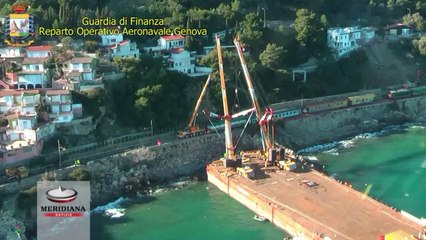 Le immagini della GDF dell’operazione di recupero del treno di Andora