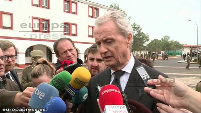 Morenés expresa su reconocimiento al militar fallecido