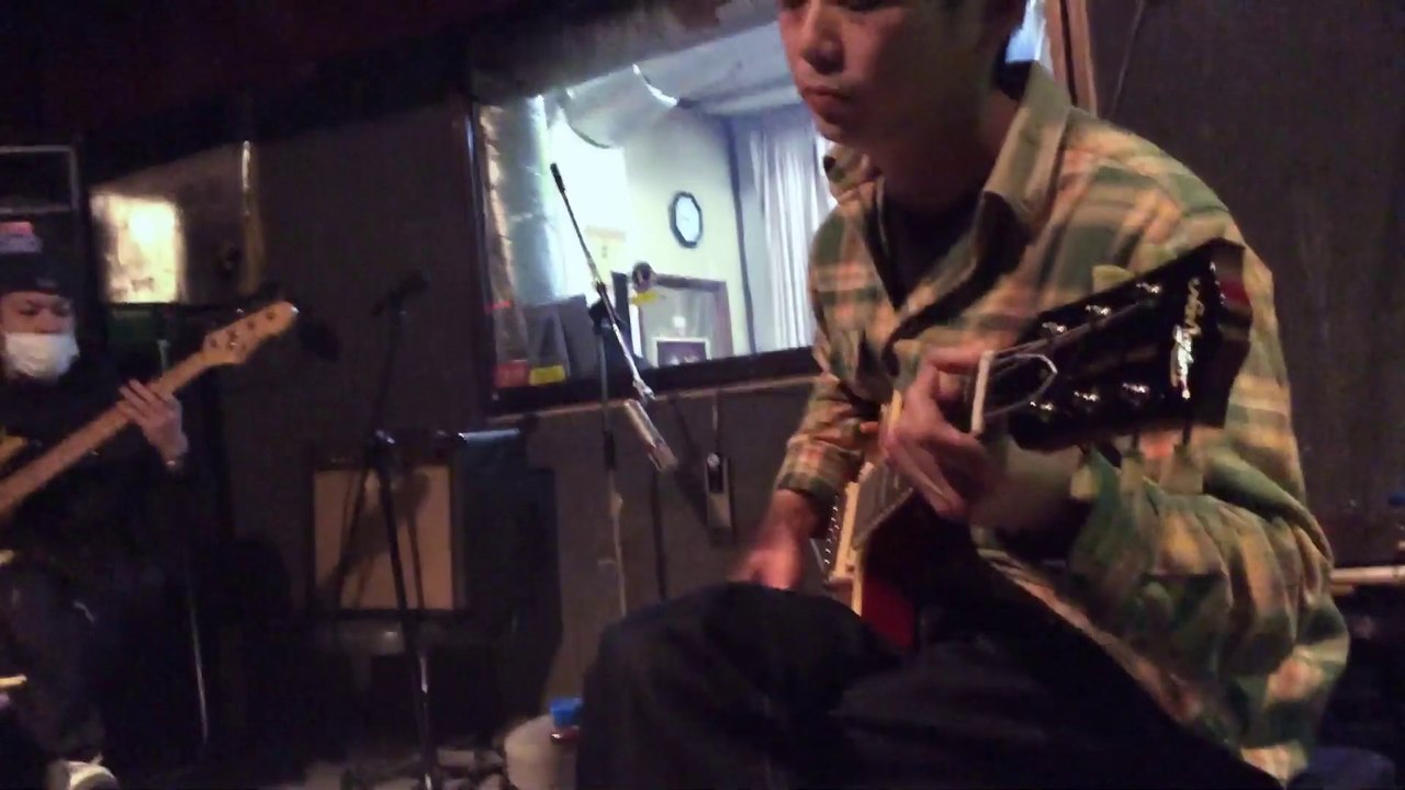 2014年2月24日月曜日岩国駅前のスタジオでバンドの録音風景をipadAirで撮影