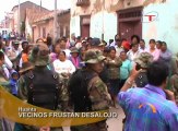 En la región Ayacucho, pobladores y miembros del Frente de Defensa de Huanta impiden el desalojo de una vivienda