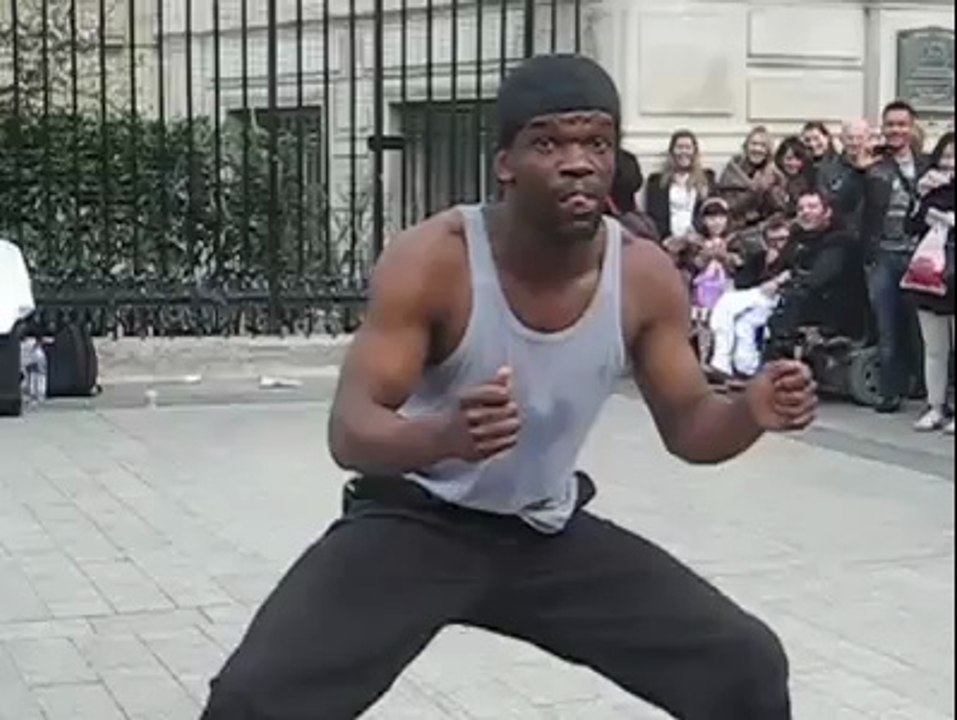 Un incroyable Break Dancer parisien